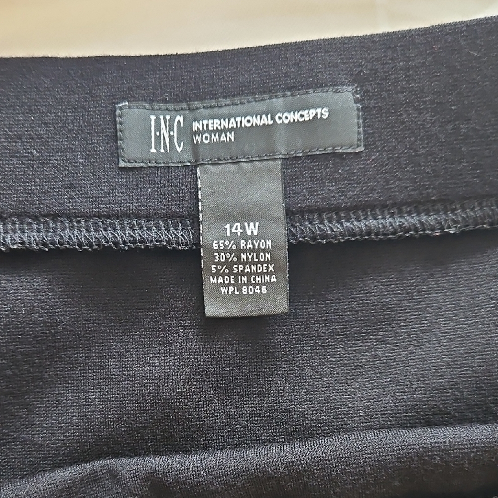 Classic Black Pencil Style Skirt - Picture 5 of 5